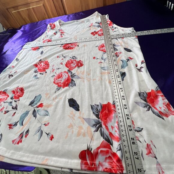 ๐Beautiful Floral Red Roses Long Sleeveless V- Neckline Plus Size Top - Picture 7 of 14